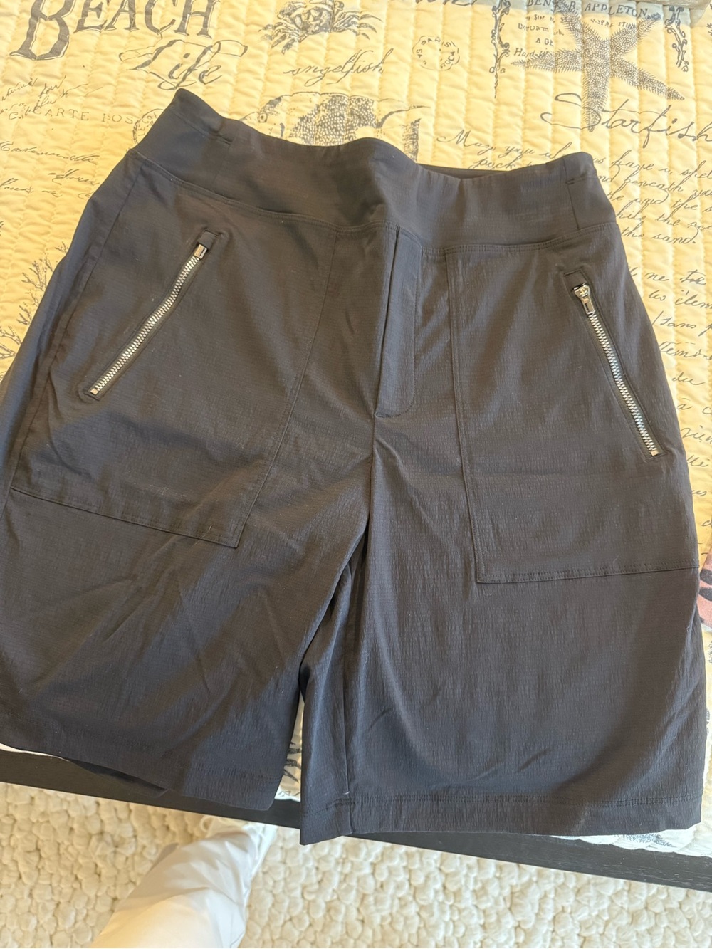 Athleta Black Travel Hiking Shorts Size 6 Zip Pocket Performance